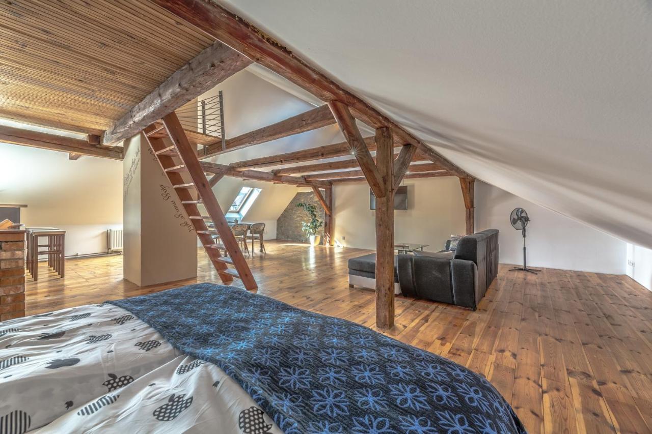 Ubytovani Na Namesti Nove Mesto pod Smrkem Ngoại thất bức ảnh