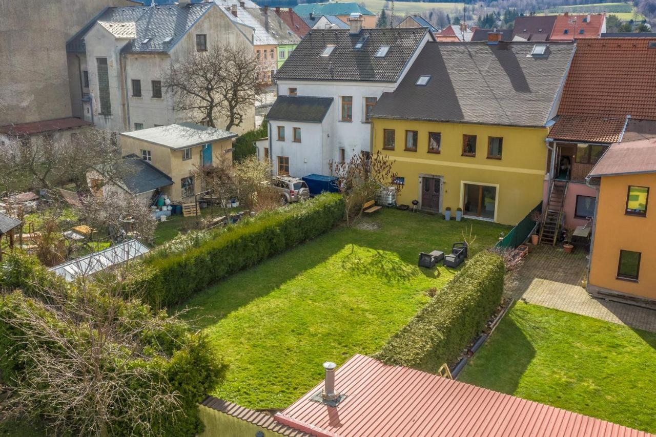 Ubytovani Na Namesti Nove Mesto pod Smrkem Ngoại thất bức ảnh