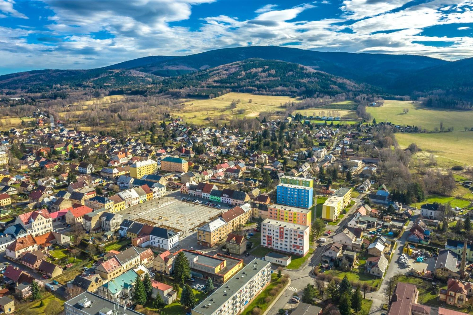 Ubytovani Na Namesti Nove Mesto pod Smrkem Ngoại thất bức ảnh